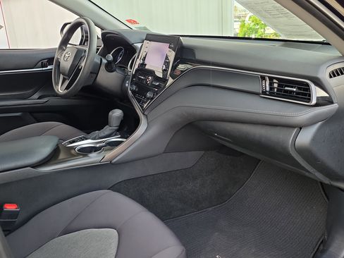 Used 2022 Toyota Camry LE image 30