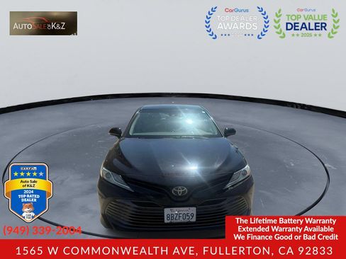 Used 2018 Toyota Camry XLE FWD image 3