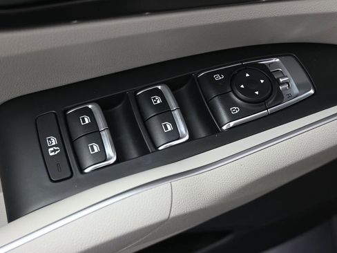 Certified 2025 Kia Sorento EX image 11