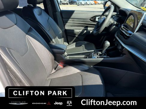 Used 2023 Jeep Compass High Altitude image 22