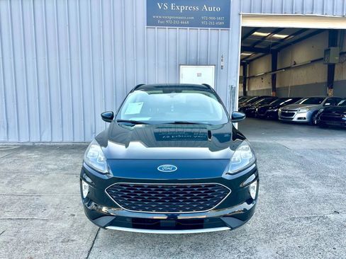 Used 2020 Ford Escape Titanium image 2