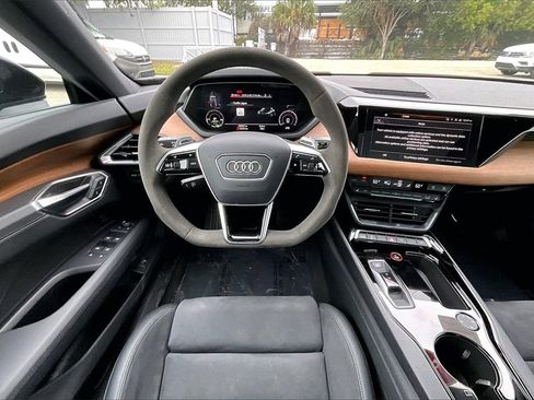 Certified 2023 Audi e-tron GT Premium Plus image 19