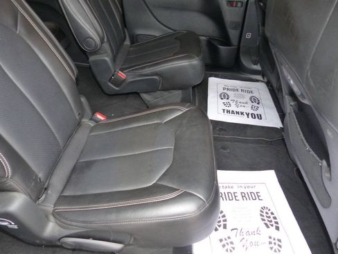 Used 2025 Chrysler Pacifica Select FWD image 30