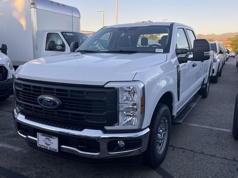 New 2026 Ford F250 XL w/ XL Chrome Package image 3