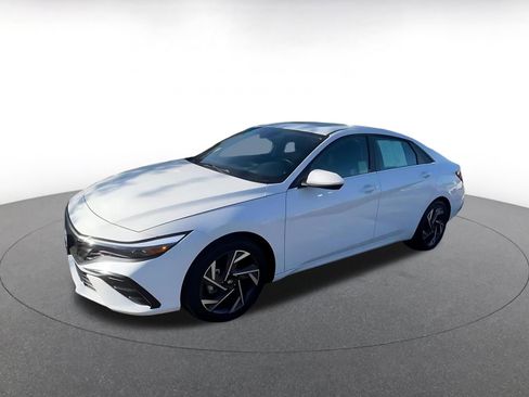 Used 2025 Hyundai Elantra SEL image 8