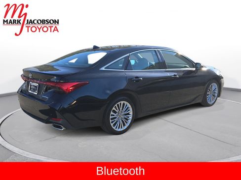 Used 2021 Toyota Avalon Limited image 8