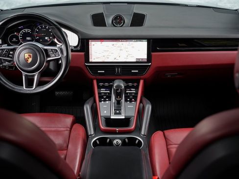 Used 2020 Porsche Cayenne image 19