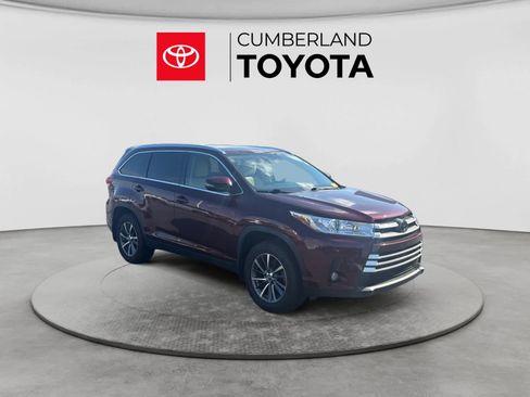 Used 2019 Toyota Highlander XLE FWD image 7