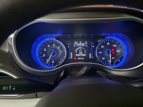 Used 2021 Chrysler Voyager LX FWD image 23