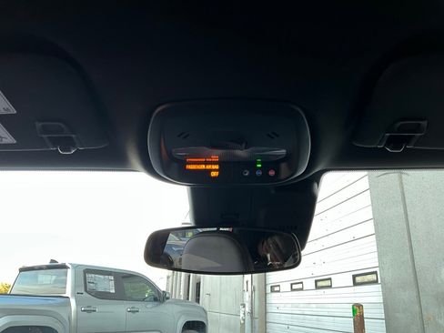 Used 2025 Buick Envista Preferred image 15