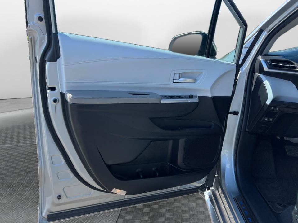 Used 2025 Toyota Sienna XLE FWD image 32