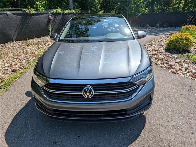 Certified 2023 Volkswagen Jetta SE w/ Panoramic Sunroof Package FWD image 8