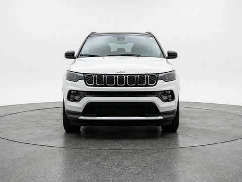 Used 2025 Jeep Compass Limited AWD/4WD image 2