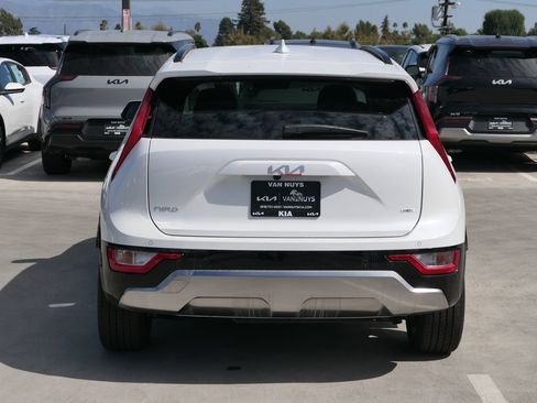 New 2025 Kia Niro EX Touring image 4