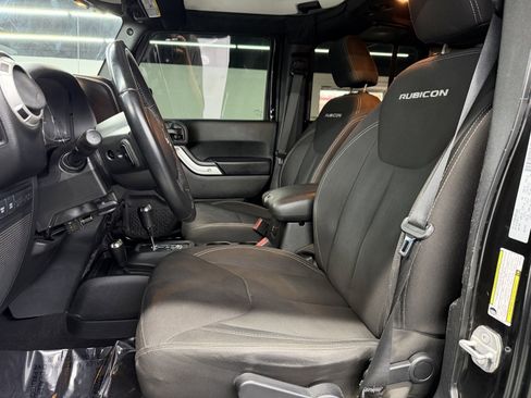 Used 2017 Jeep Wrangler Unlimited Rubicon w/ Connectivity Group image 20