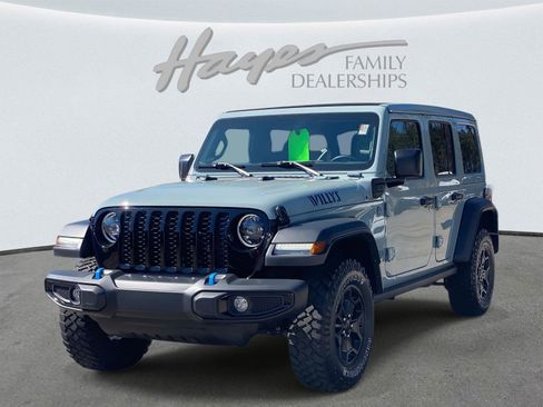 Used 2023 Jeep Wrangler Unlimited w/ Sun & Screen Package image 9