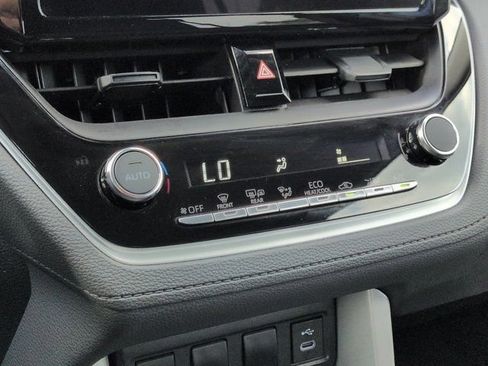 Certified 2025 Toyota Corolla Cross LE FWD image 14