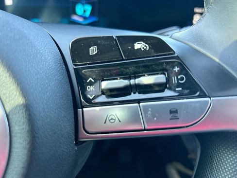 Used 2024 Hyundai Elantra Limited FWD image 17