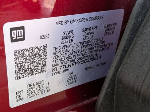 Used 2025 Chevrolet Trax LT w/ LT Convenience Package image 32