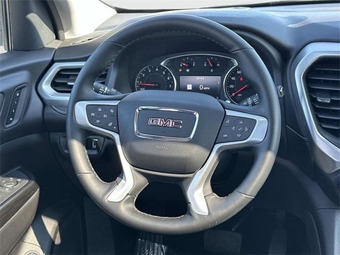 Used 2023 GMC Acadia SLT w/ Preferred Package image 5