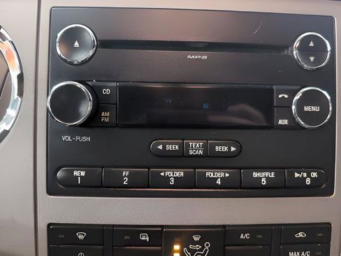 Used 2015 Ford F250 XLT w/ XLT Interior Package image 11