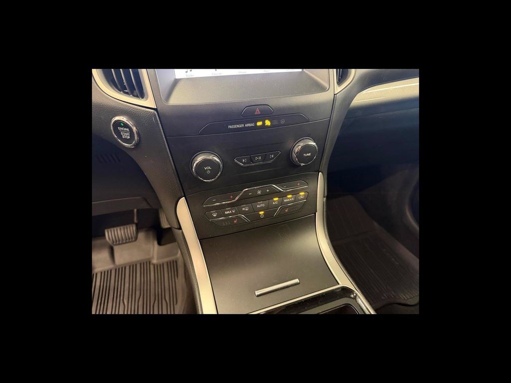 Used 2019 Ford Edge SEL w/ Equipment Group 201A AWD/4WD image 23