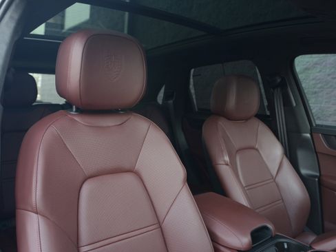 Certified 2025 Porsche Cayenne GTS image 27