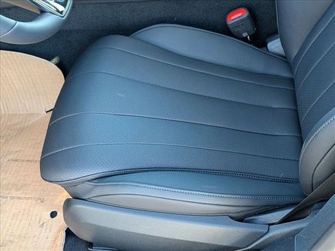 New 2026 Mercedes-Benz E 350 4MATIC Sedan image 4