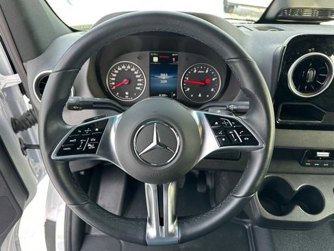 Used 2025 Mercedes-Benz Sprinter 2500 image 23