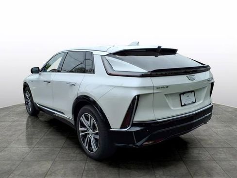 Certified 2024 Cadillac Lyriq Luxury AWD/4WD image 3