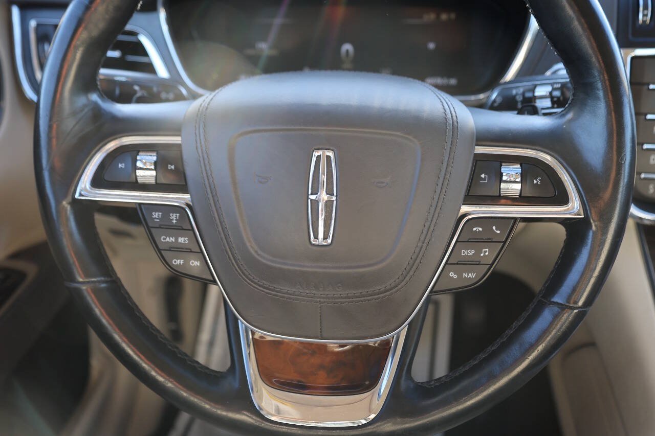 Used 2019 Lincoln Continental Select w/ Continental Climate Package FWD image 18