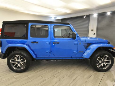 Used 2024 Jeep Wrangler Unlimited w/ Convenience Group AWD/4WD image 6
