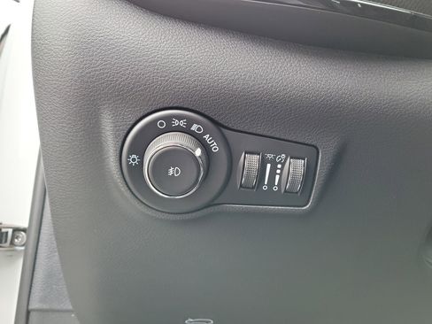 New 2026 Jeep Compass Latitude image 19