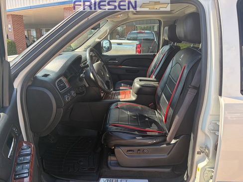 Used 2013 Chevrolet Avalanche LTZ AWD/4WD image 9