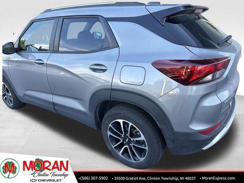 Certified 2024 Chevrolet TrailBlazer LT w/ LT Cold Weather Package FWD image 3