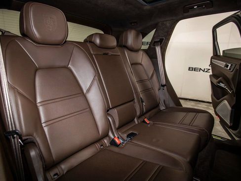 Used 2022 Porsche Cayenne Turbo S image 16