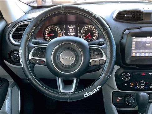 Used 2019 Jeep Renegade Latitude w/ Popular Equipment Group image 5