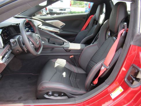 Used 2024 Chevrolet Corvette Stingray Premium Conv w/ Z51 Performance Package RWD image 17