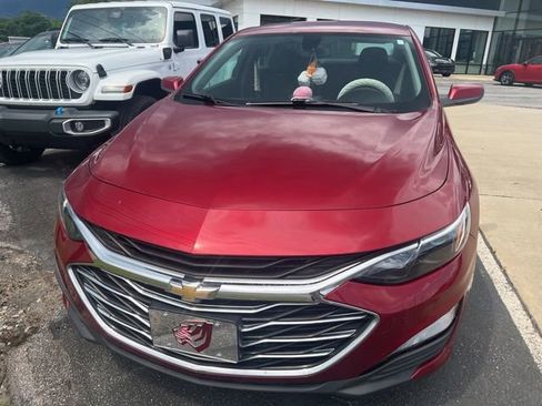 Used 2021 Chevrolet Malibu LT FWD image 2
