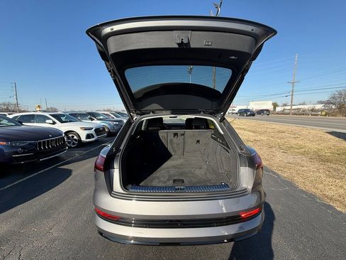 Used 2023 Audi e-tron Premium w/ Convenience Plus Package image 9
