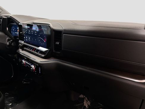 Used 2023 GMC Sierra 1500 SLT AWD/4WD image 31