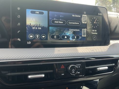 Used 2025 Nissan Kicks SR FWD image 6