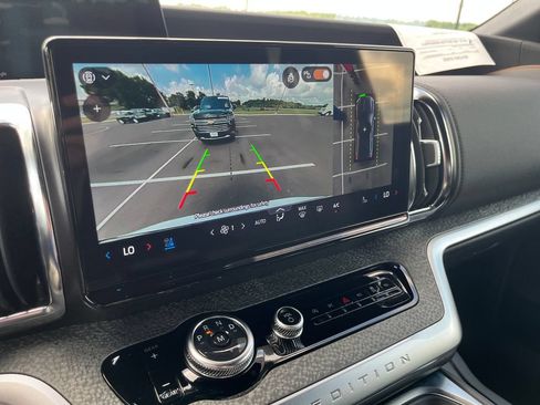 Used 2025 Ford Expedition Tremor AWD/4WD image 18
