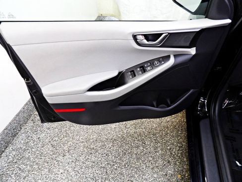 Used 2020 Hyundai Ioniq Blue FWD image 7