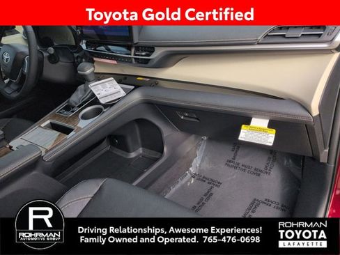 Used 2026 Toyota Sienna Limited FWD image 33