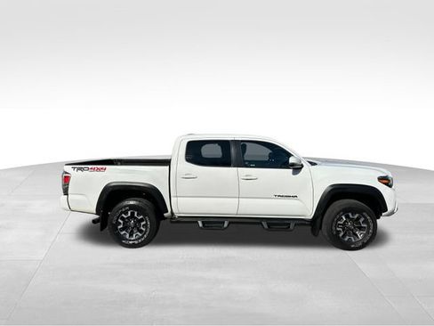 Used 2020 Toyota Tacoma TRD Off-Road w/ TRD Premium Off Road Package AWD/4WD image 6
