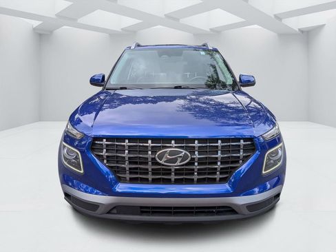 Used 2025 Hyundai Venue Limited FWD image 8