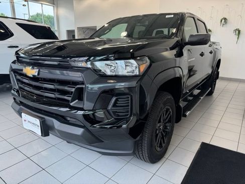 Used 2025 Chevrolet Colorado LT w/ Advanced Trailering Package AWD/4WD image 36