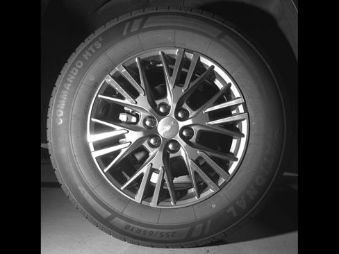 Used 2024 Chevrolet Traverse LT FWD image 14