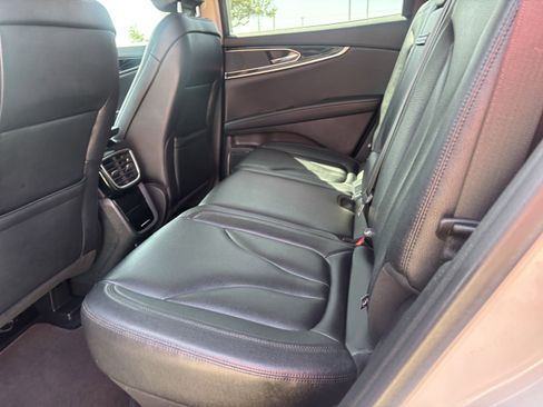 Used 2023 Lincoln Nautilus FWD w/ Premium Package image 15